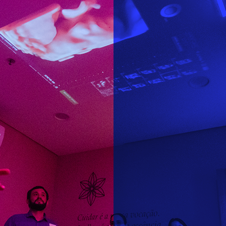 Sala com iluminação especial na revelação de sexo do bebê